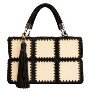 Bolso de mano mujer, Modelo NUR en crochet vegano negro con cuadros de ecopiel beige y borla decorativa.