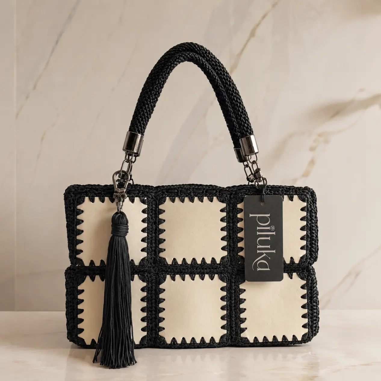 Bolso de mano mujer Nur con asas de crochet y piel vegana.